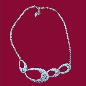 Vintage passion geometric silver tone woman necklace